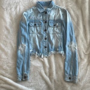 Hidden lightly worn Jean jacket, dressed up or down, light wash,perfect for fall